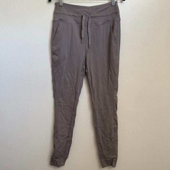 NWT Halara Cloudful Air High Waisted Drawstring Joggers in Gray Medium - Picture 2 of 10